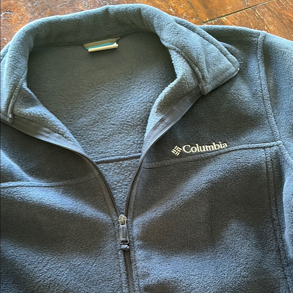 XL woman’s Columbia Navy Fleece Pullover